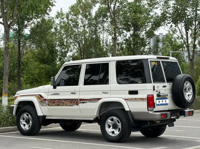 2023 Land Cruiser 70 Series, 4.0L Manual, 4WD, 5-Seater, Parallel Import — миниатюра 4