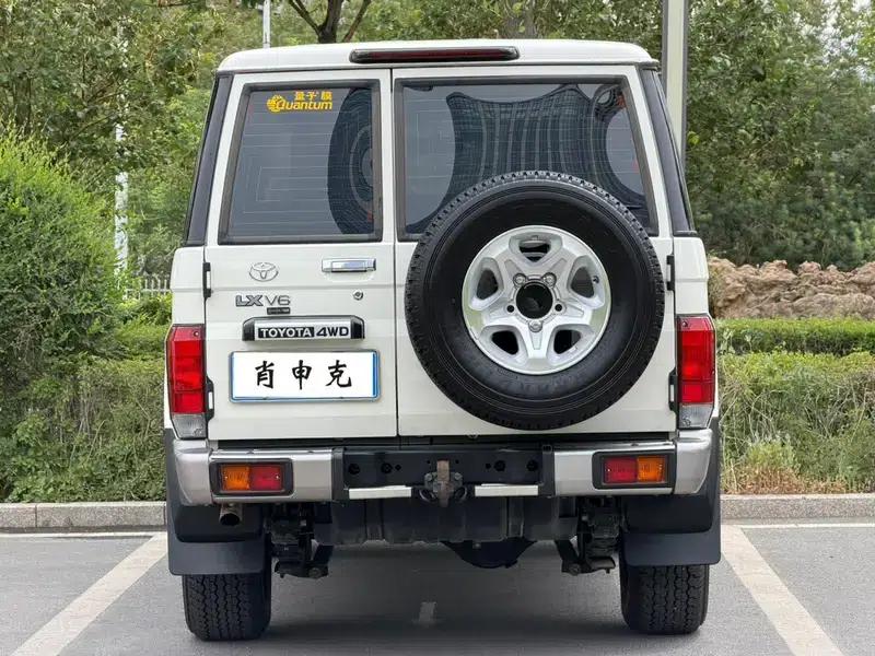 2023 Land Cruiser 70 Series, 4.0L Manual, 4WD, 5-Seater, Parallel Import — миниатюра 5