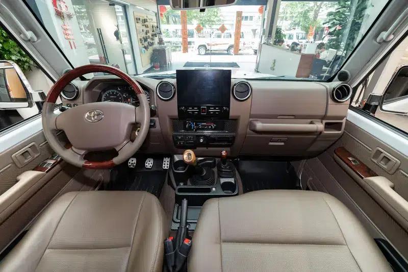 2016 Land Cruiser 70 Series, 4.0L Manual, 4WD, 5-Seater, Parallel Import — миниатюра 13