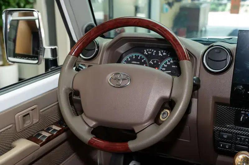 2016 Land Cruiser 70 Series, 4.0L Manual, 4WD, 5-Seater, Parallel Import — миниатюра 14