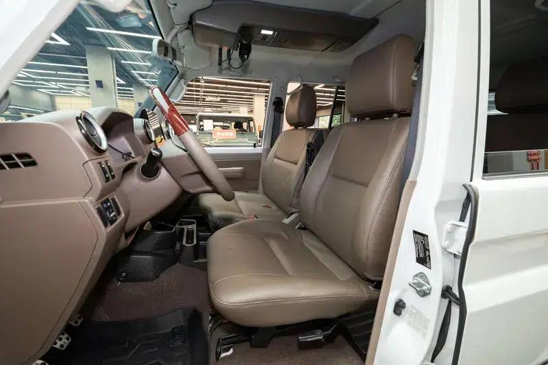 2016 Land Cruiser 70 Series, 4.0L Manual, 4WD, 5-Seater, Parallel Import — миниатюра 16