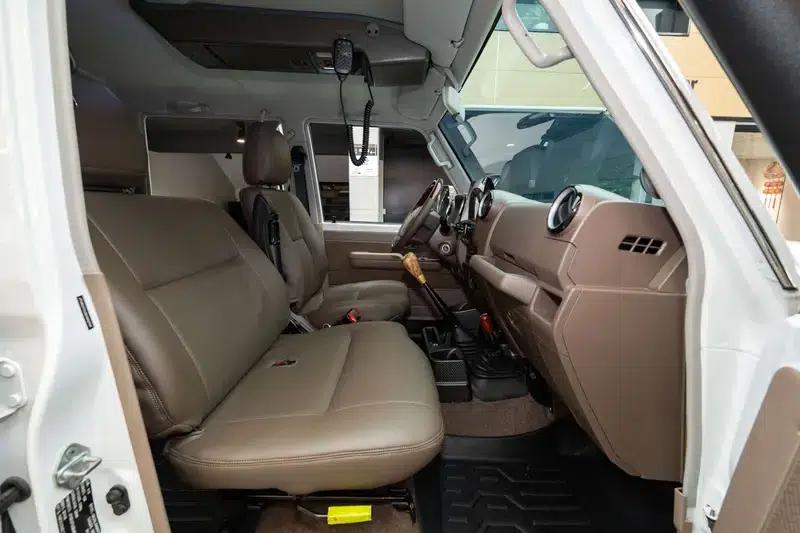 2016 Land Cruiser 70 Series, 4.0L Manual, 4WD, 5-Seater, Parallel Import — миниатюра 17