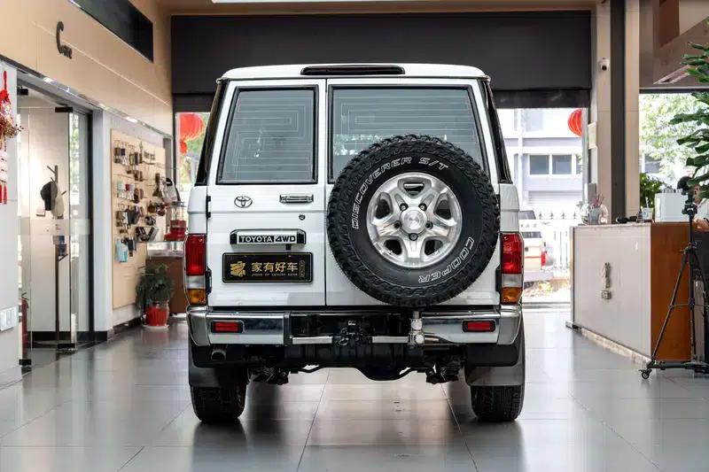 2016 Land Cruiser 70 Series, 4.0L Manual, 4WD, 5-Seater, Parallel Import — миниатюра 3
