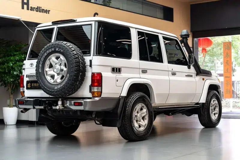 2016 Land Cruiser 70 Series, 4.0L Manual, 4WD, 5-Seater, Parallel Import — миниатюра 4