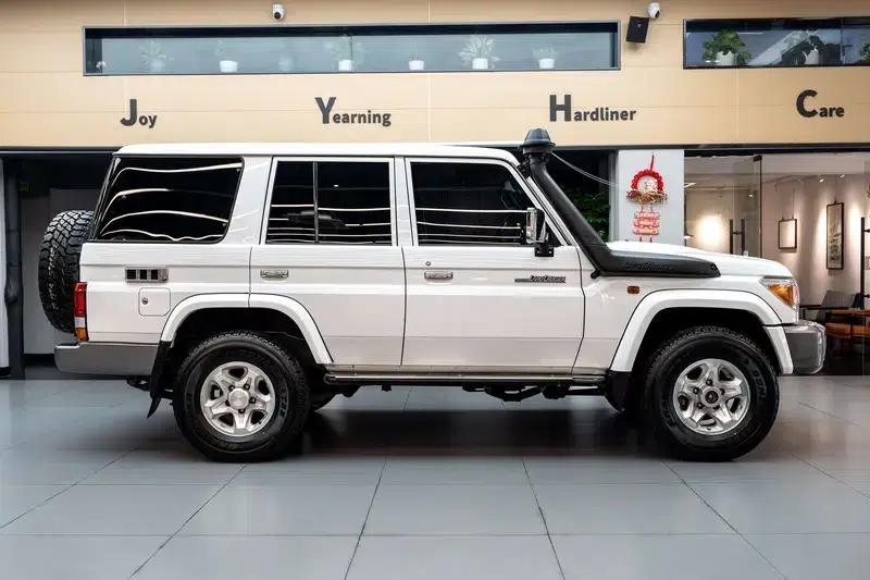 2016 Land Cruiser 70 Series, 4.0L Manual, 4WD, 5-Seater, Parallel Import — миниатюра 5