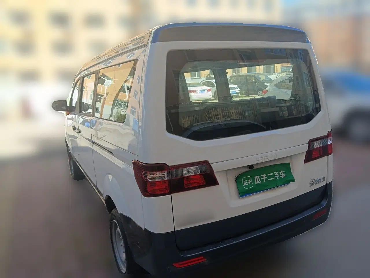 Jinbei Gold Hiace M Classic 2024 1.5L Engineering Lion Passenger Van 7 Seats — миниатюра 4