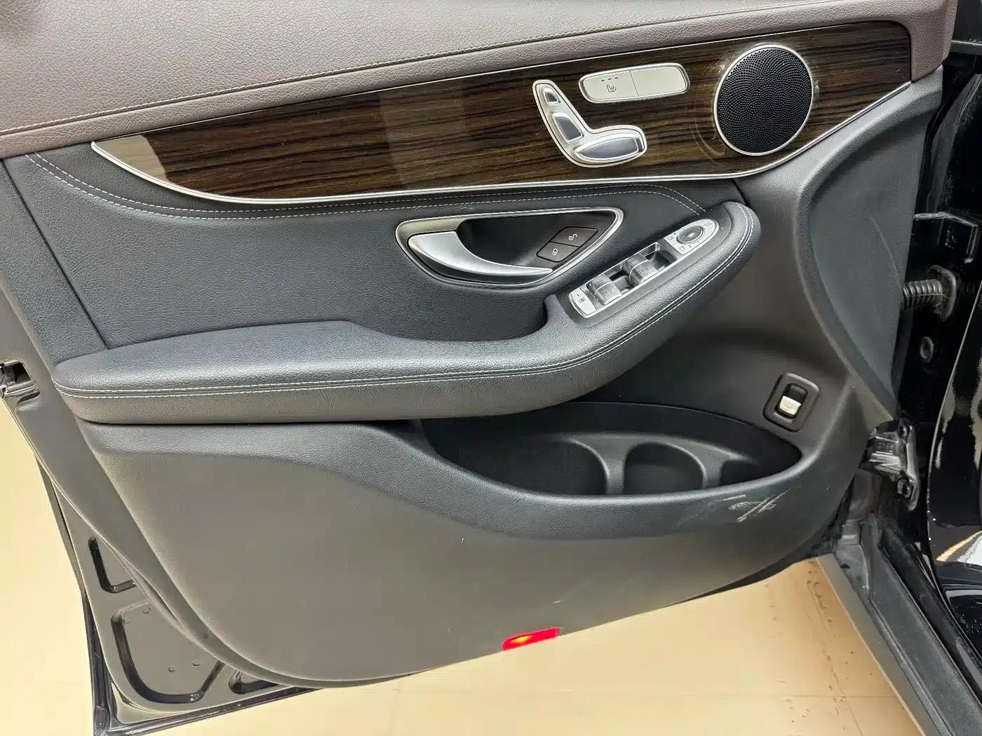 2017 Mercedes-Benz GLC 260 4MATIC Dynamic — миниатюра 8