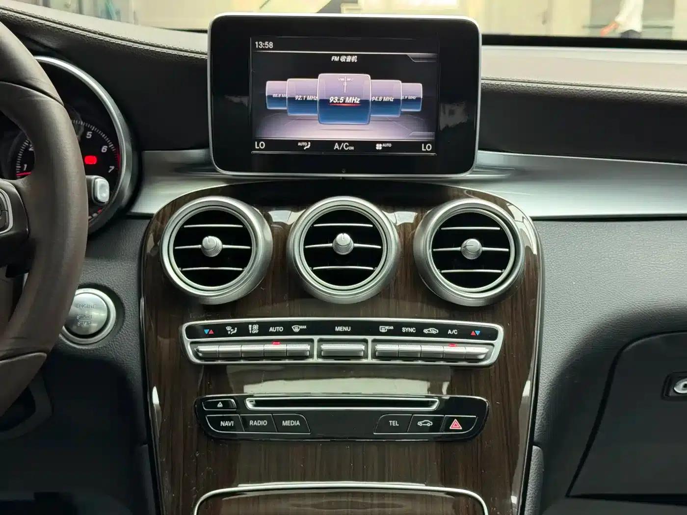 2019 Mercedes-Benz GLC 260 4MATIC Dynamic — миниатюра 11