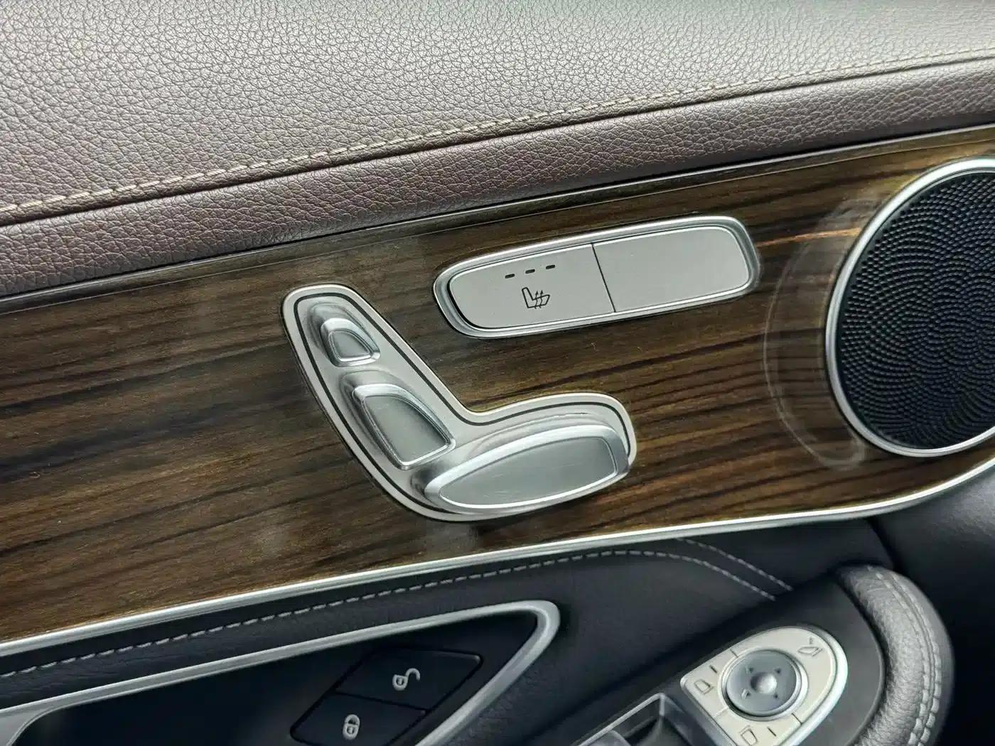 2019 Mercedes-Benz GLC 260 4MATIC Dynamic — миниатюра 16