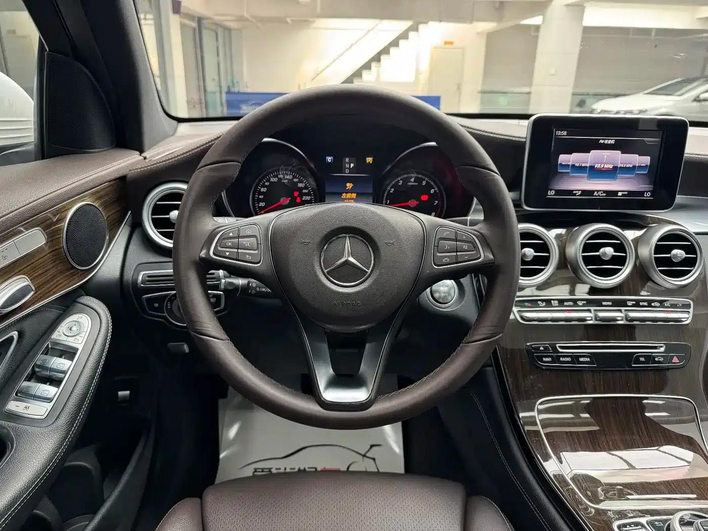 2019 Mercedes-Benz GLC 260 4MATIC Dynamic — миниатюра 10