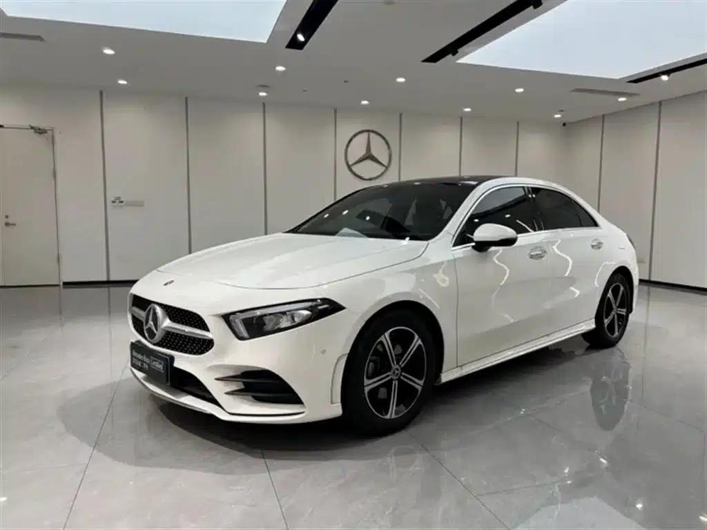 Mercedes-Benz A-Class 2022 Facelift III A 200 L Sport Sedan Fashion Edition — миниатюра 1