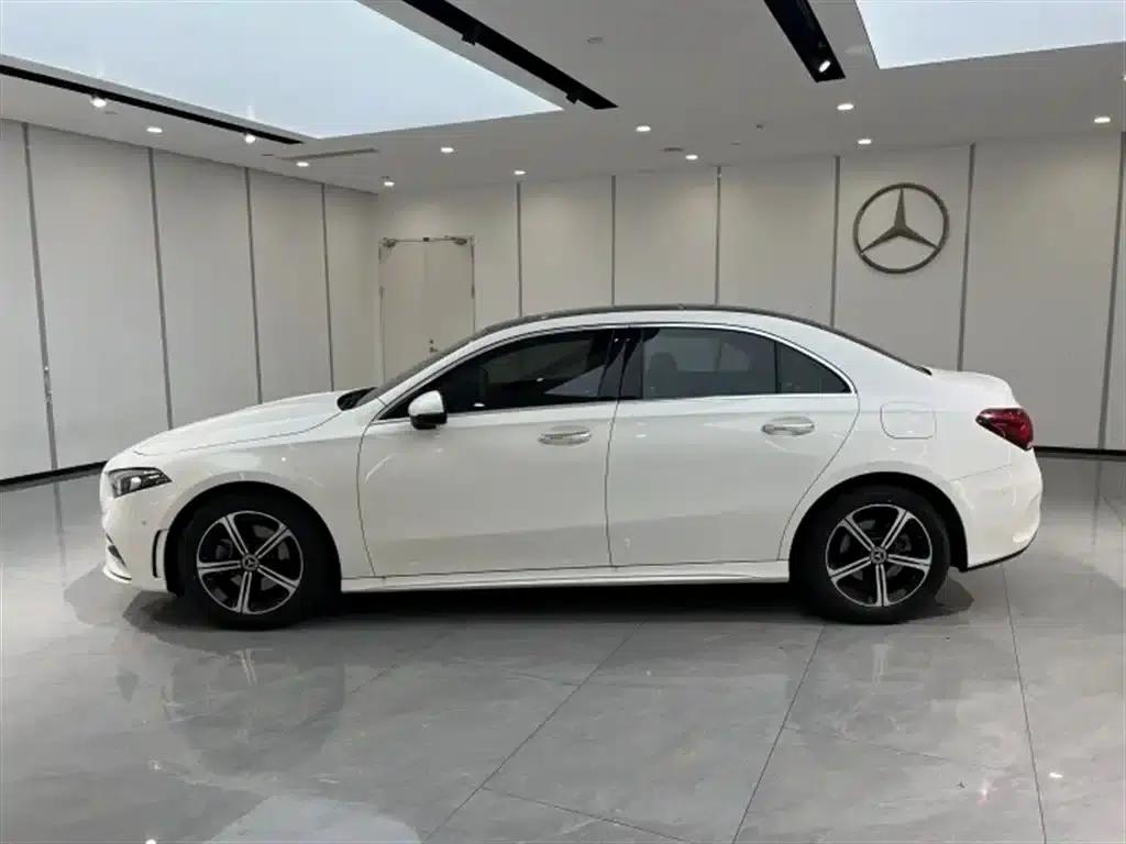 Mercedes-Benz A-Class 2022 Facelift III A 200 L Sport Sedan Fashion Edition — миниатюра 3