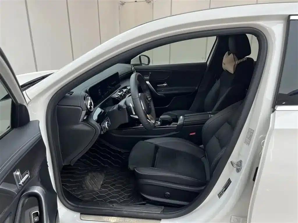 Mercedes-Benz A-Class 2022 Facelift III A 200 L Sport Sedan Fashion Edition — миниатюра 4