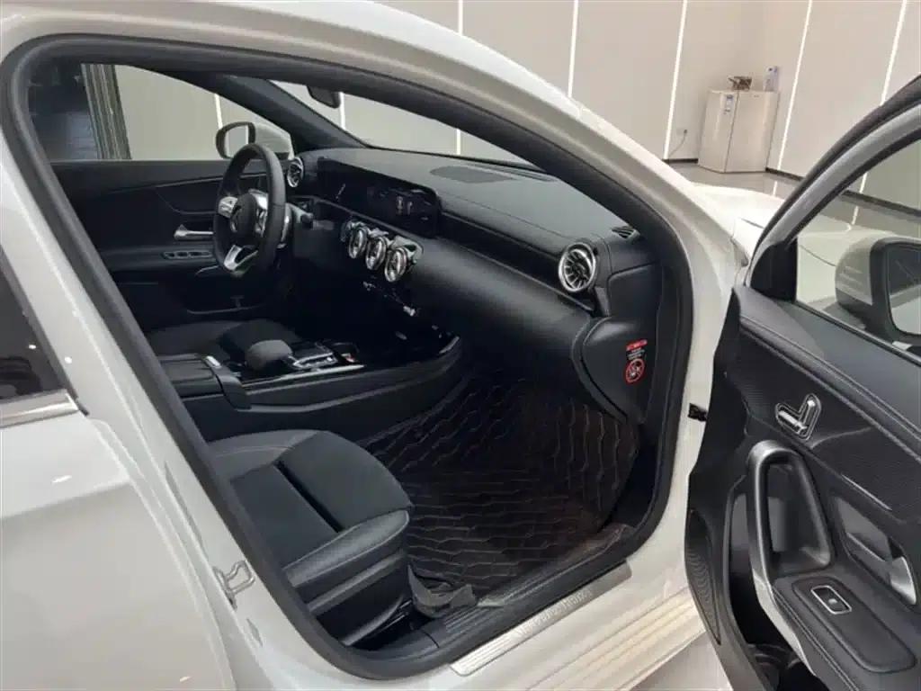 Mercedes-Benz A-Class 2022 Facelift III A 200 L Sport Sedan Fashion Edition — миниатюра 5