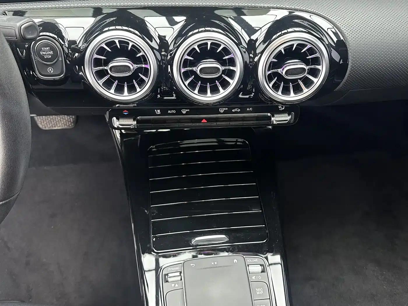 2022 Mercedes-Benz A-Class A 180 L — миниатюра 14