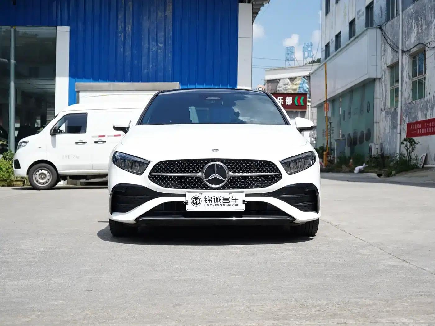 2023 Mercedes-Benz A-Class A 200 L Fashion Edition — миниатюра 2