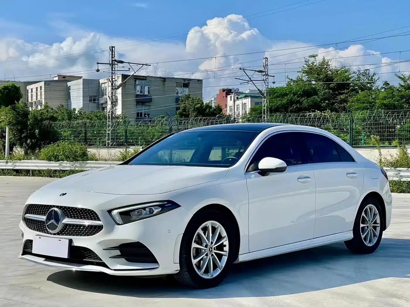 Mercedes-Benz A-Class 2020 Facelift A 200 L Sport Sedan Fashion Model — миниатюра 1