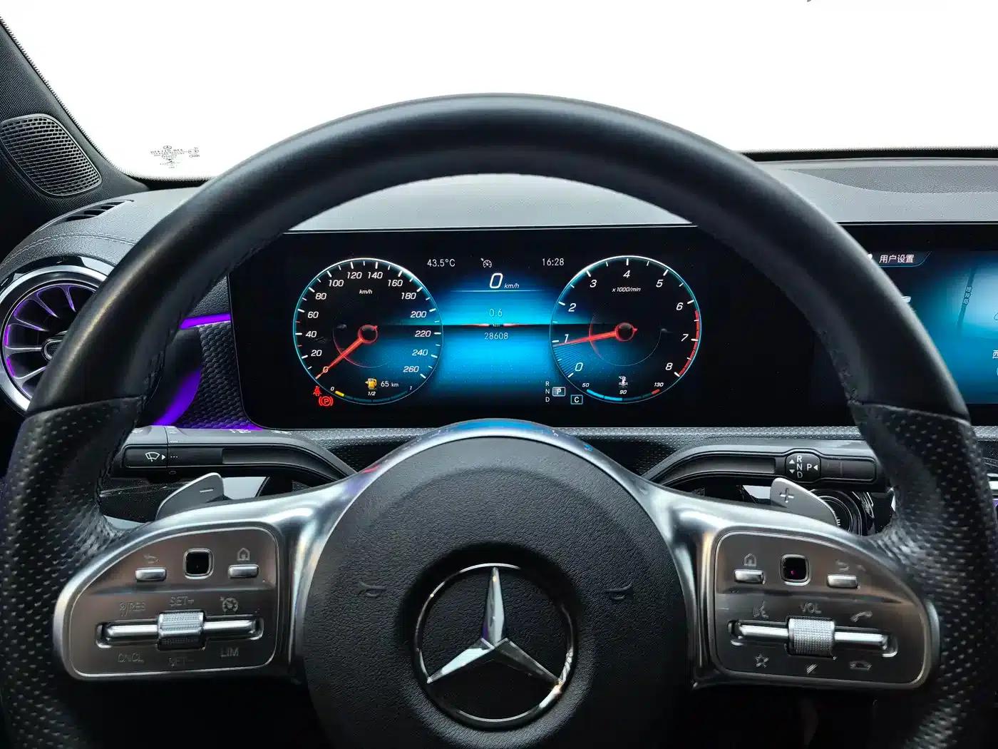 Mercedes-Benz A-Class 2022 Facelift A 200 L Sport Sedan Fashion Model — миниатюра 12