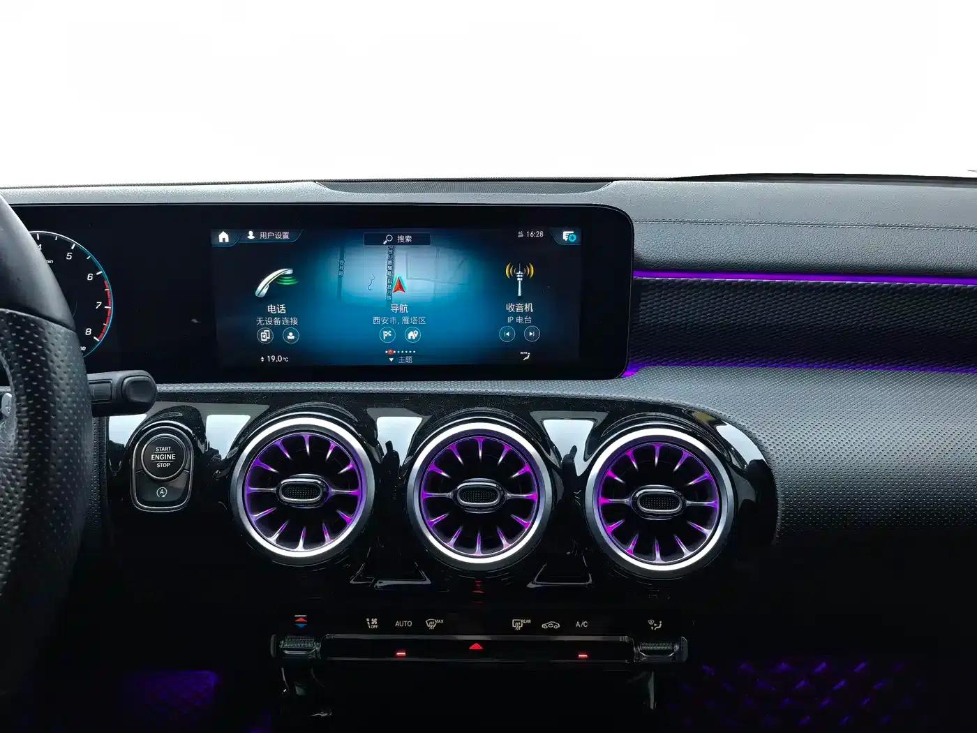 Mercedes-Benz A-Class 2022 Facelift A 200 L Sport Sedan Fashion Model — миниатюра 13