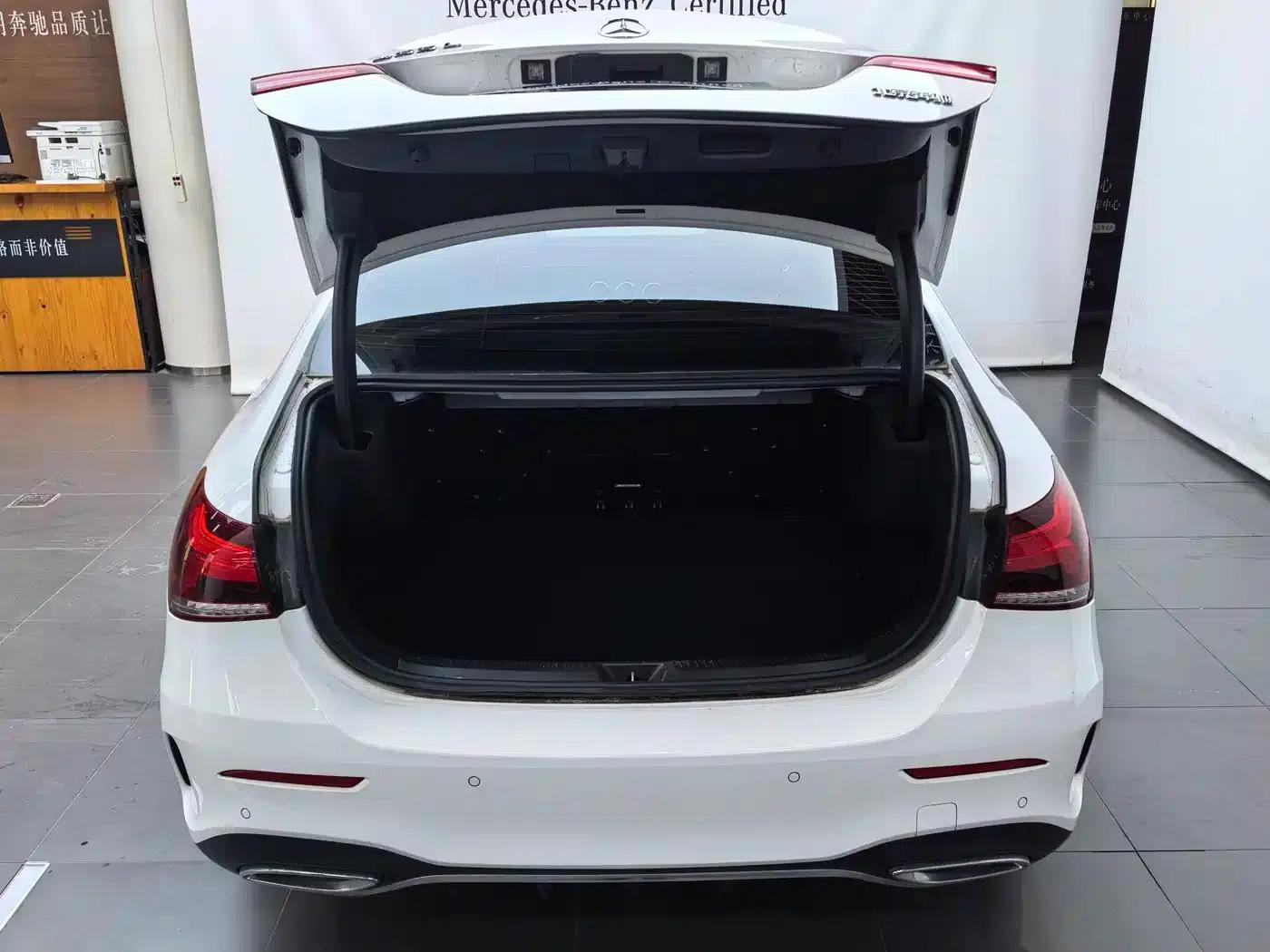 Mercedes-Benz A-Class 2022 Facelift A 200 L Sport Sedan Fashion Model — миниатюра 17