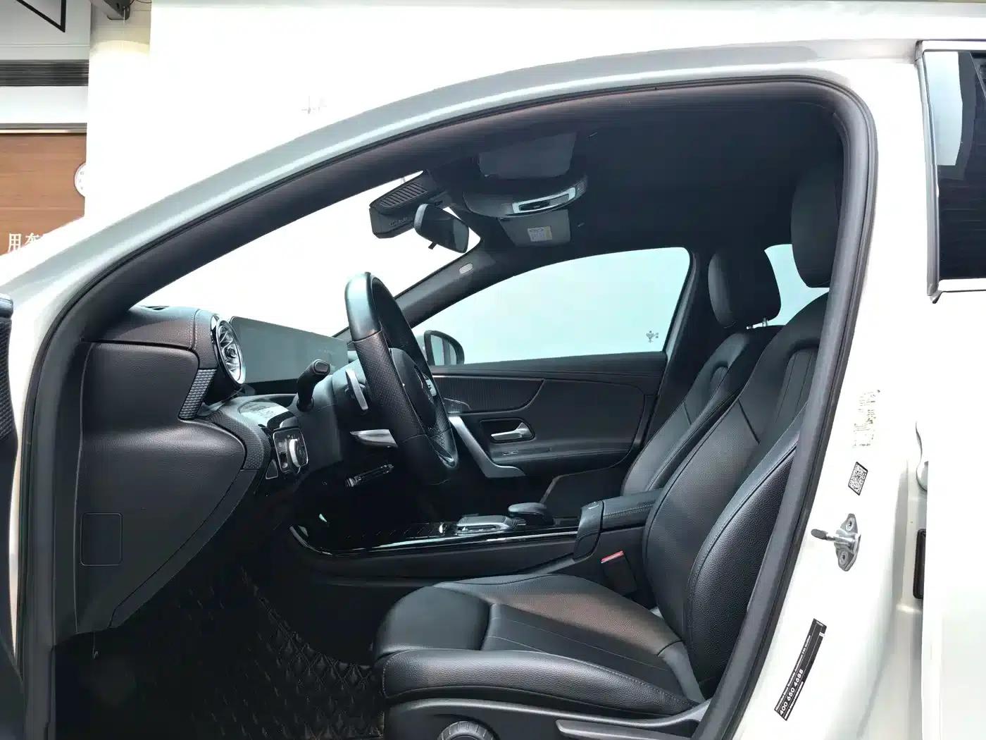 Mercedes-Benz A-Class 2022 Facelift A 200 L Sport Sedan Fashion Model — миниатюра 7