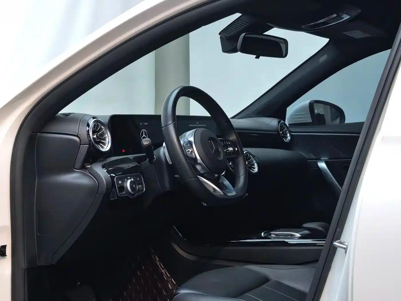Mercedes-Benz A-Class 2022 Facelift A 200 L Sport Sedan Fashion Model — миниатюра 10