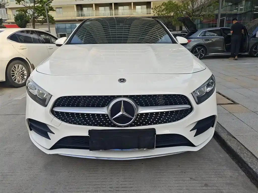 Mercedes-Benz A-Class 2022 Facelift II A 200 L Sport Sedan Fashion Edition — миниатюра 3