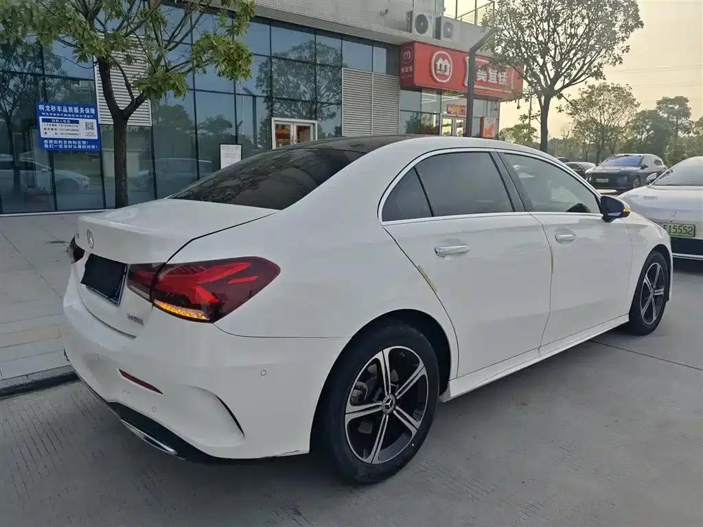 Mercedes-Benz A-Class 2022 Facelift II A 200 L Sport Sedan Fashion Edition — миниатюра 4