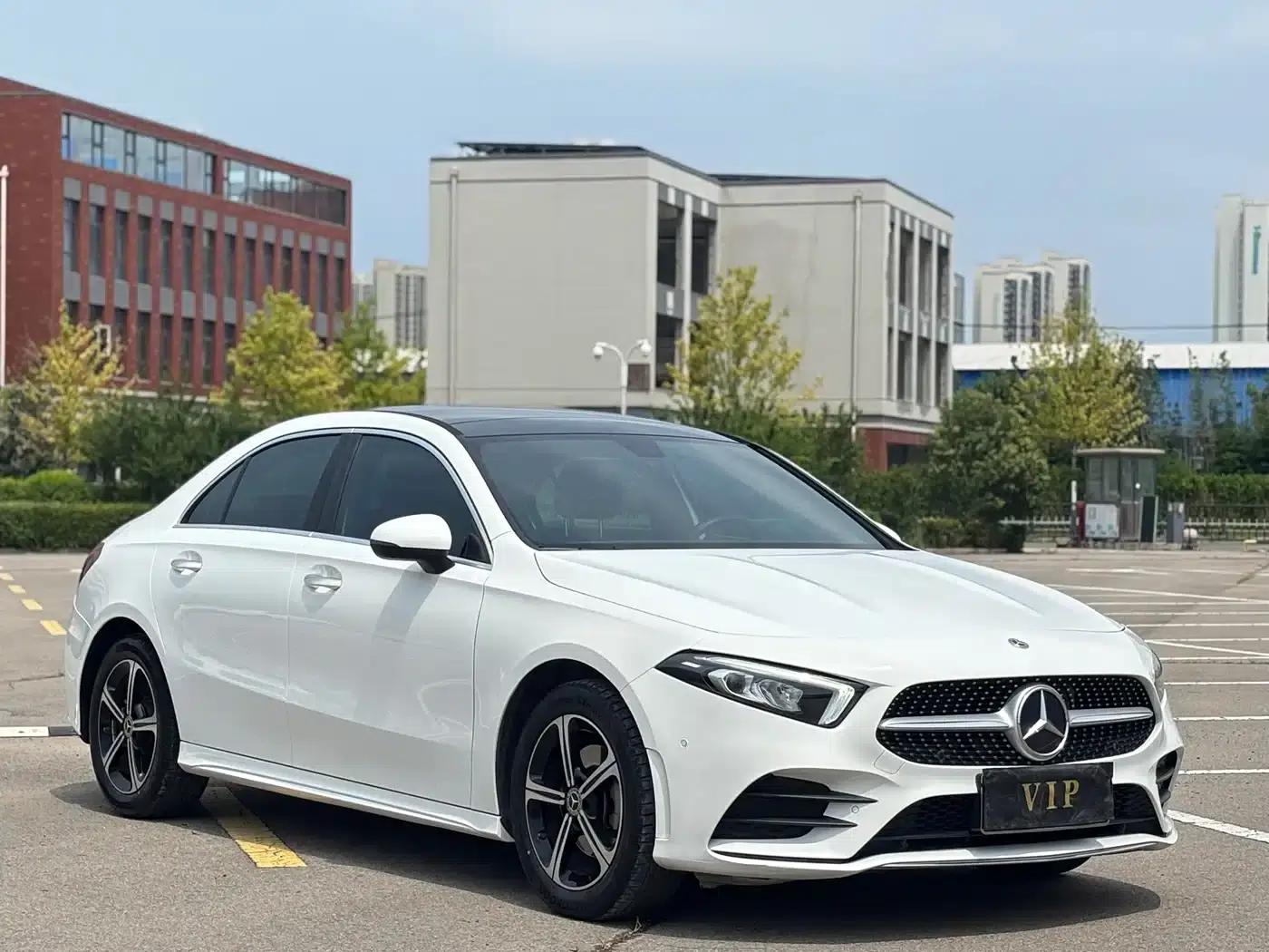Mercedes-Benz A-Class 2022 Facelift III A 200 L Sport Sedan Fashion Edition — миниатюра 3