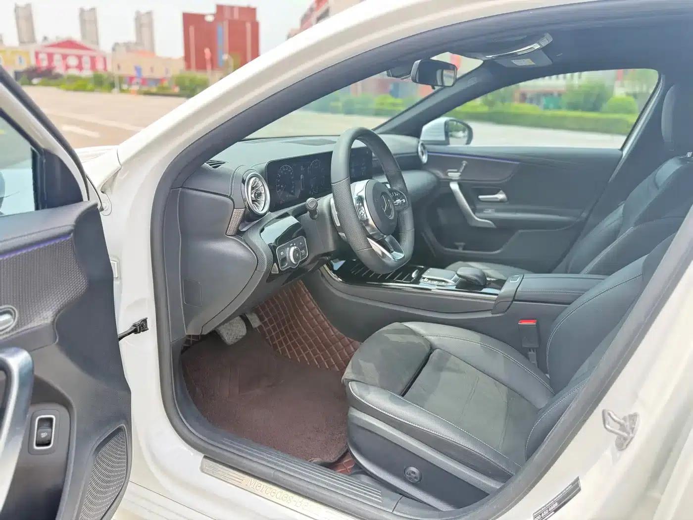 Mercedes-Benz A-Class 2022 Facelift III A 200 L Sport Sedan Fashion Edition — миниатюра 4