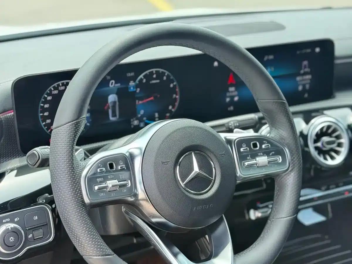 Mercedes-Benz A-Class 2022 Facelift III A 200 L Sport Sedan Fashion Edition — миниатюра 5