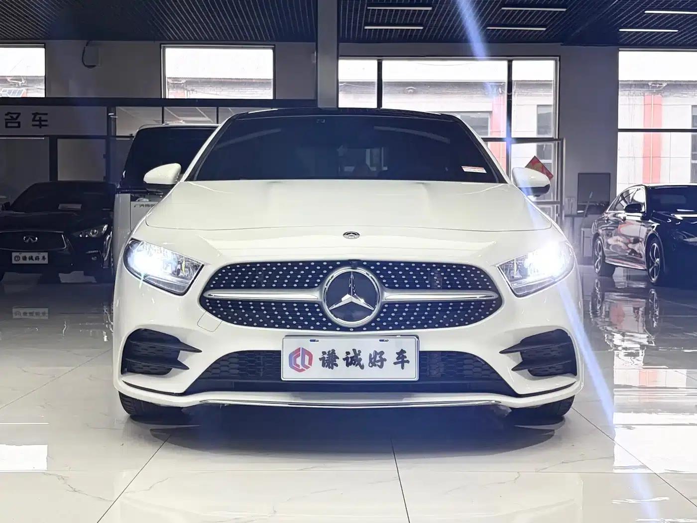 2019 Mercedes-Benz A-Class A 180 L Sport Sedan — миниатюра 2