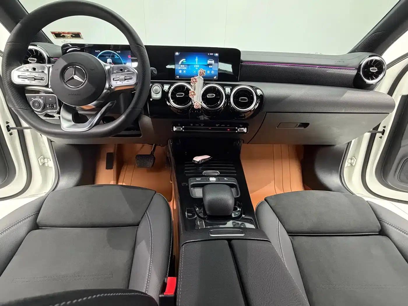 2019 Mercedes-Benz A-Class A 180 L Sport Sedan — миниатюра 12