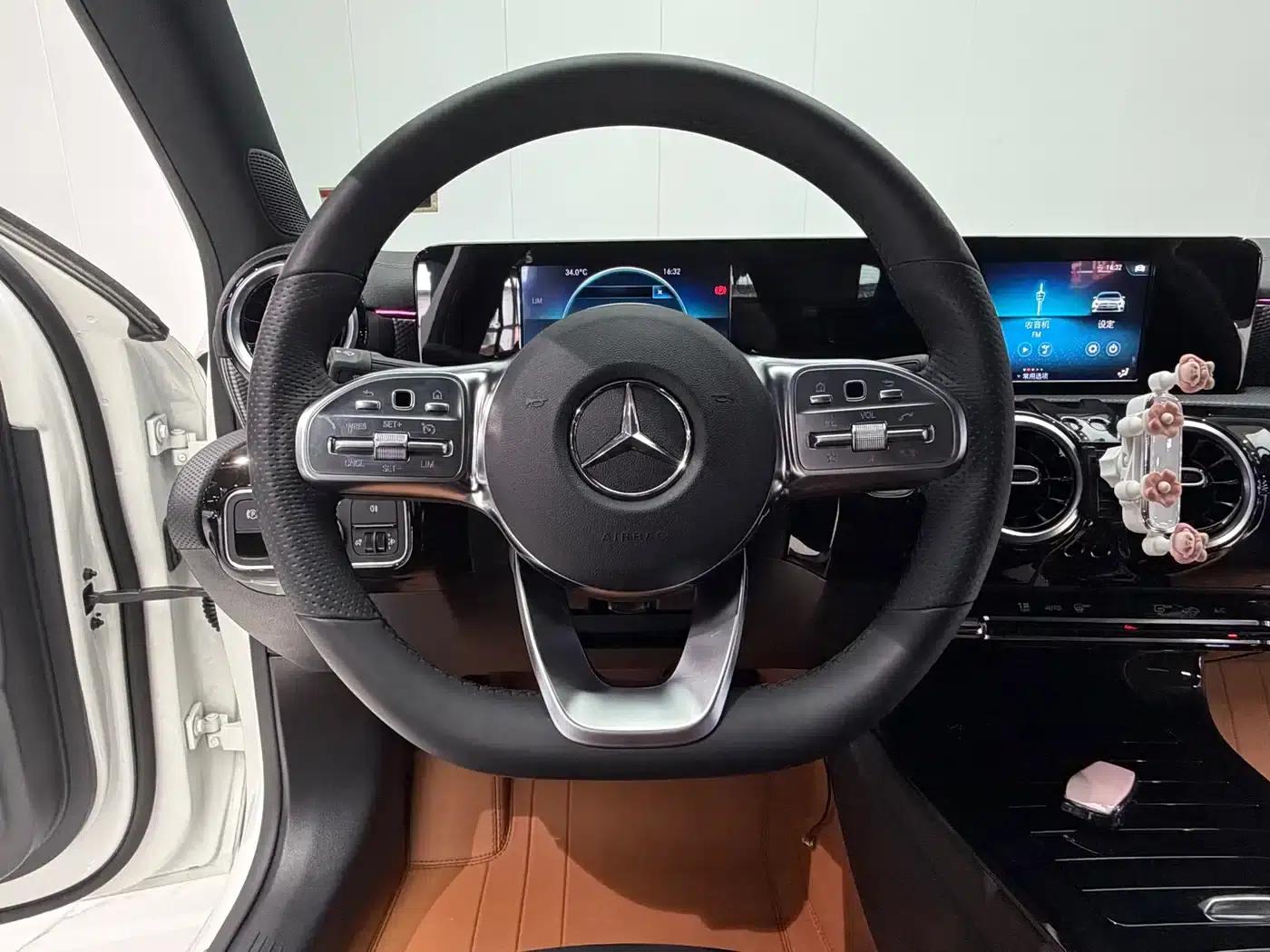 2019 Mercedes-Benz A-Class A 180 L Sport Sedan — миниатюра 13