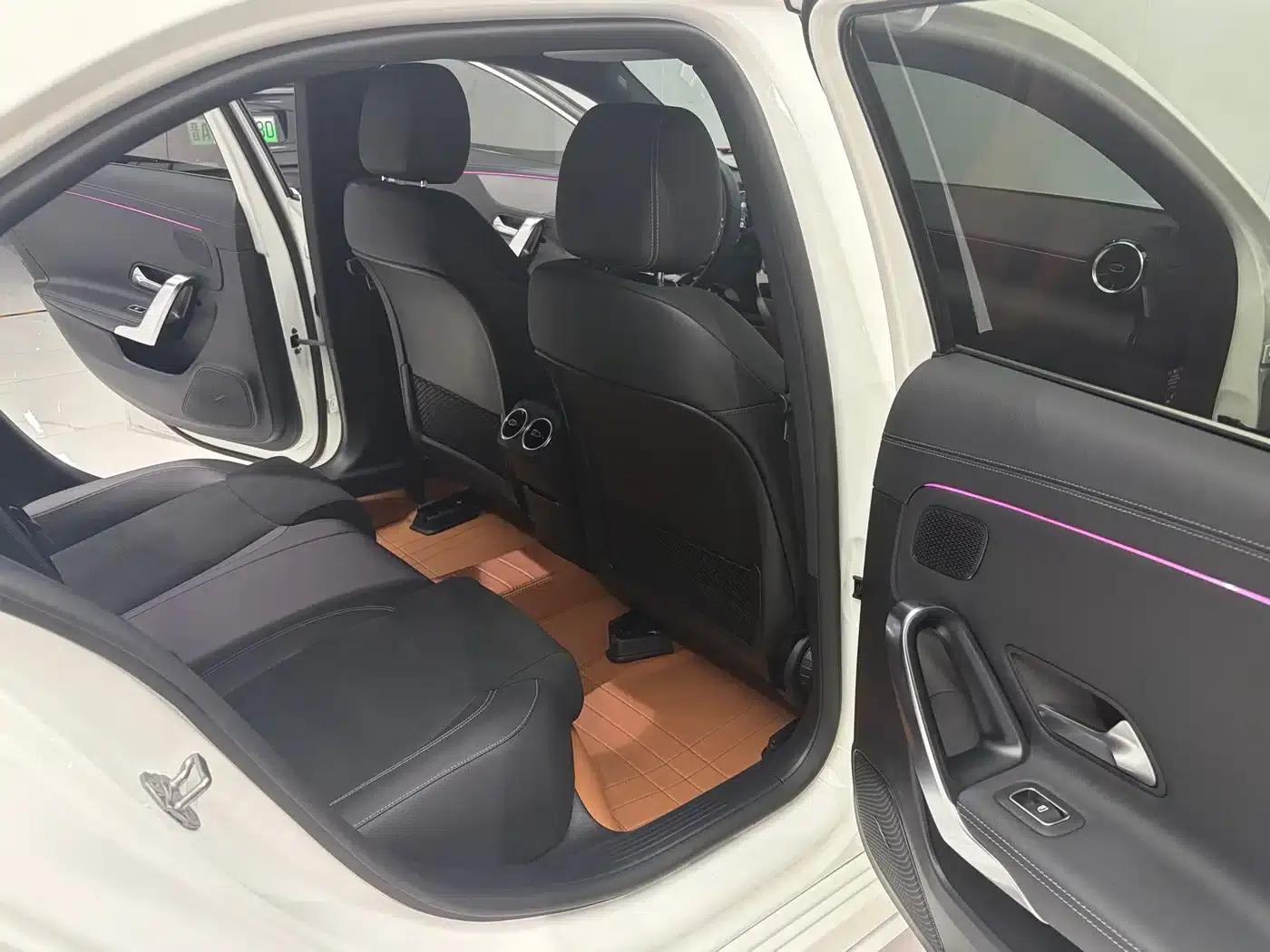 2019 Mercedes-Benz A-Class A 180 L Sport Sedan — миниатюра 14
