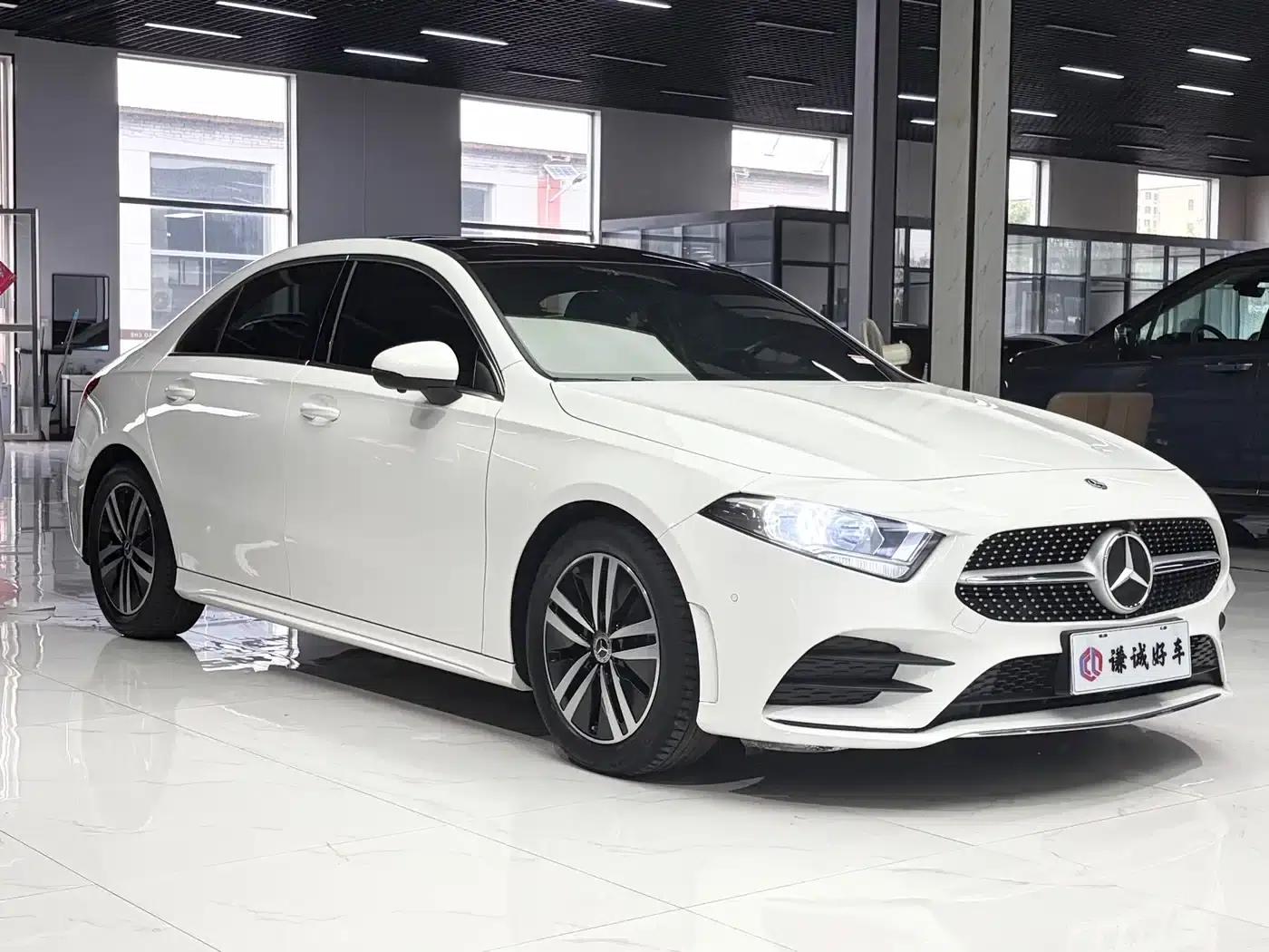 2019 Mercedes-Benz A-Class A 180 L Sport Sedan — миниатюра 3