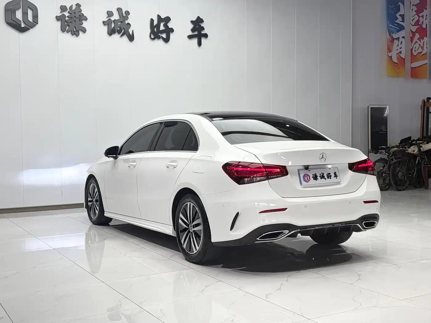 2019 Mercedes-Benz A-Class A 180 L Sport Sedan — миниатюра 5