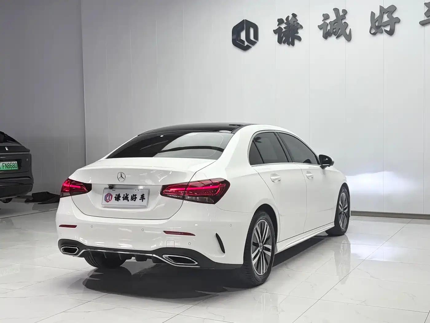 2019 Mercedes-Benz A-Class A 180 L Sport Sedan — миниатюра 7