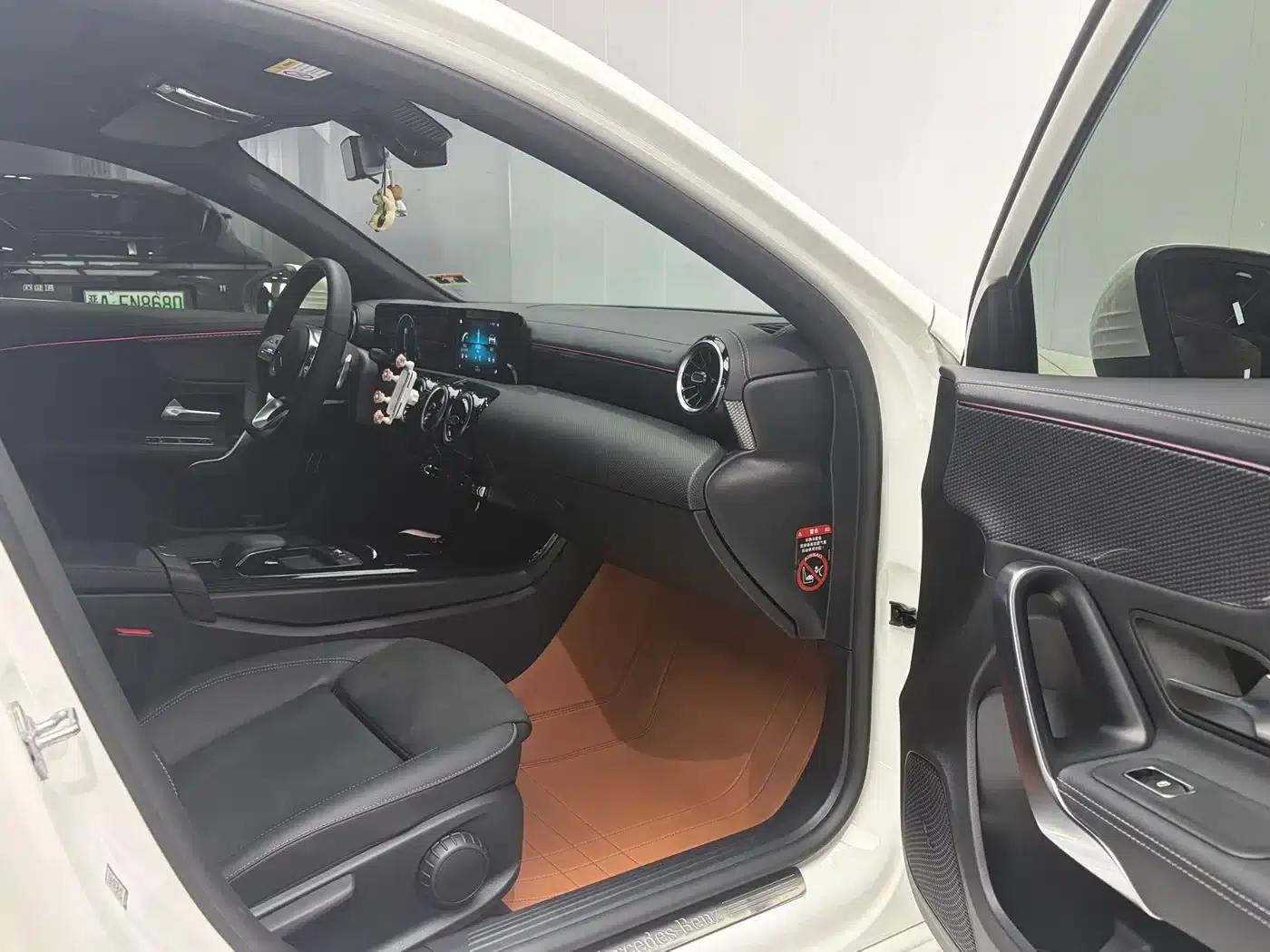 2019 Mercedes-Benz A-Class A 180 L Sport Sedan — миниатюра 8