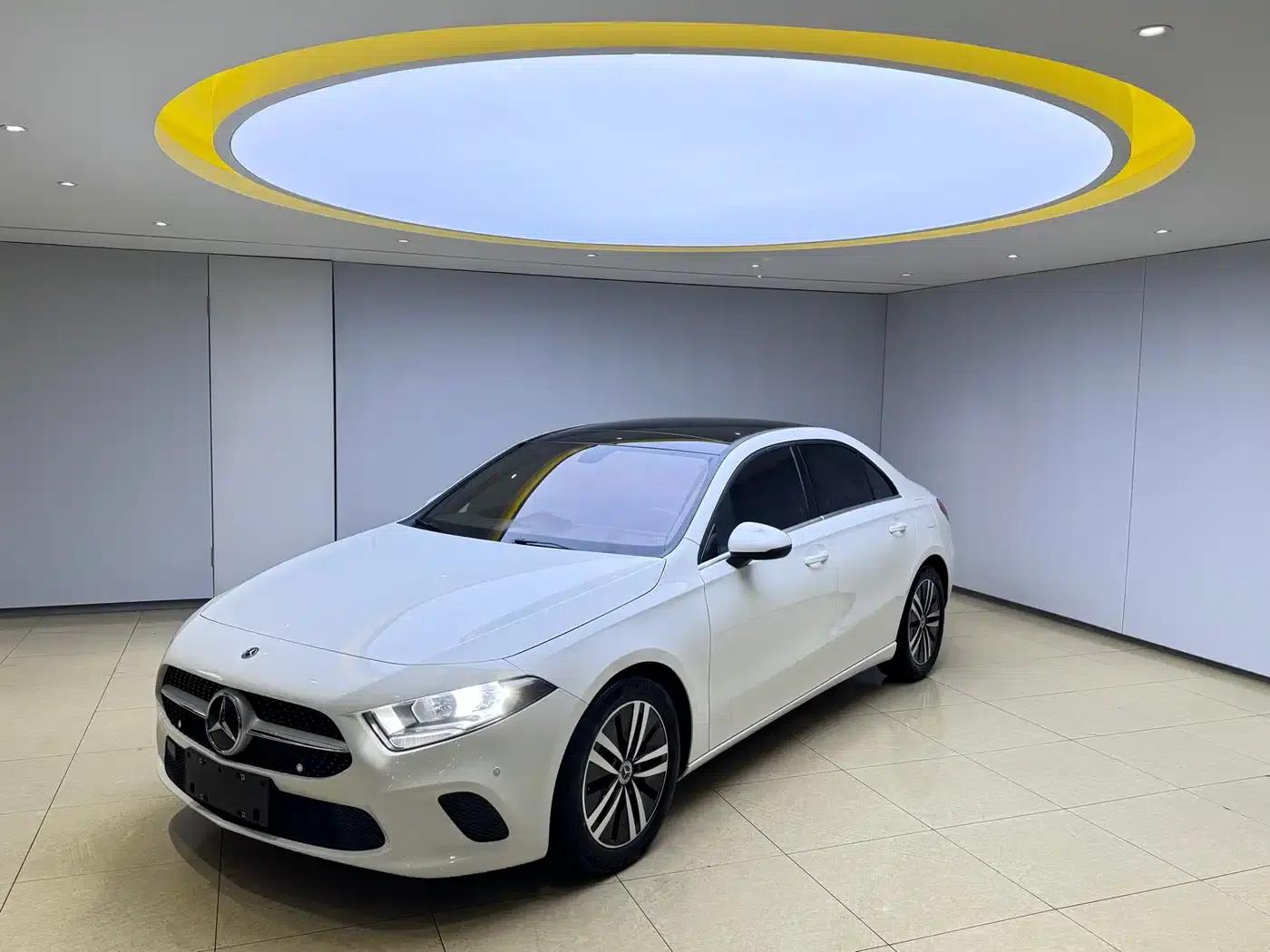 2022 Mercedes-Benz A-Class A 180 L Sport Sedan — миниатюра 1