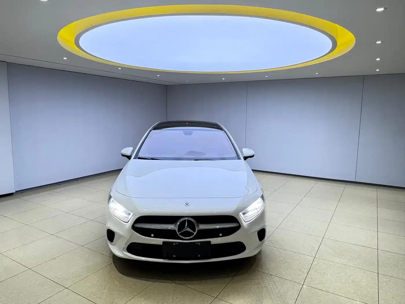 2022 Mercedes-Benz A-Class A 180 L Sport Sedan — миниатюра 2