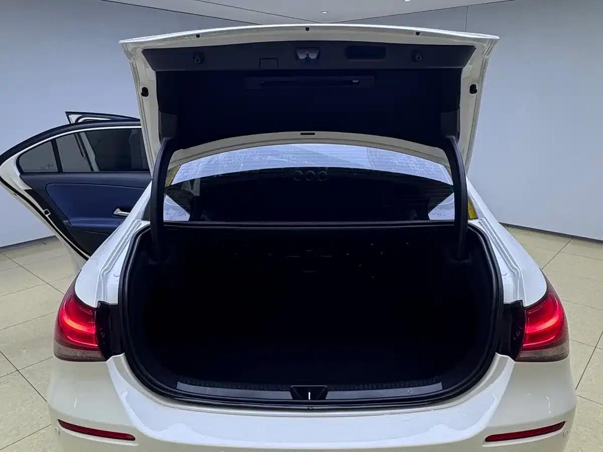 2022 Mercedes-Benz A-Class A 180 L Sport Sedan — миниатюра 11
