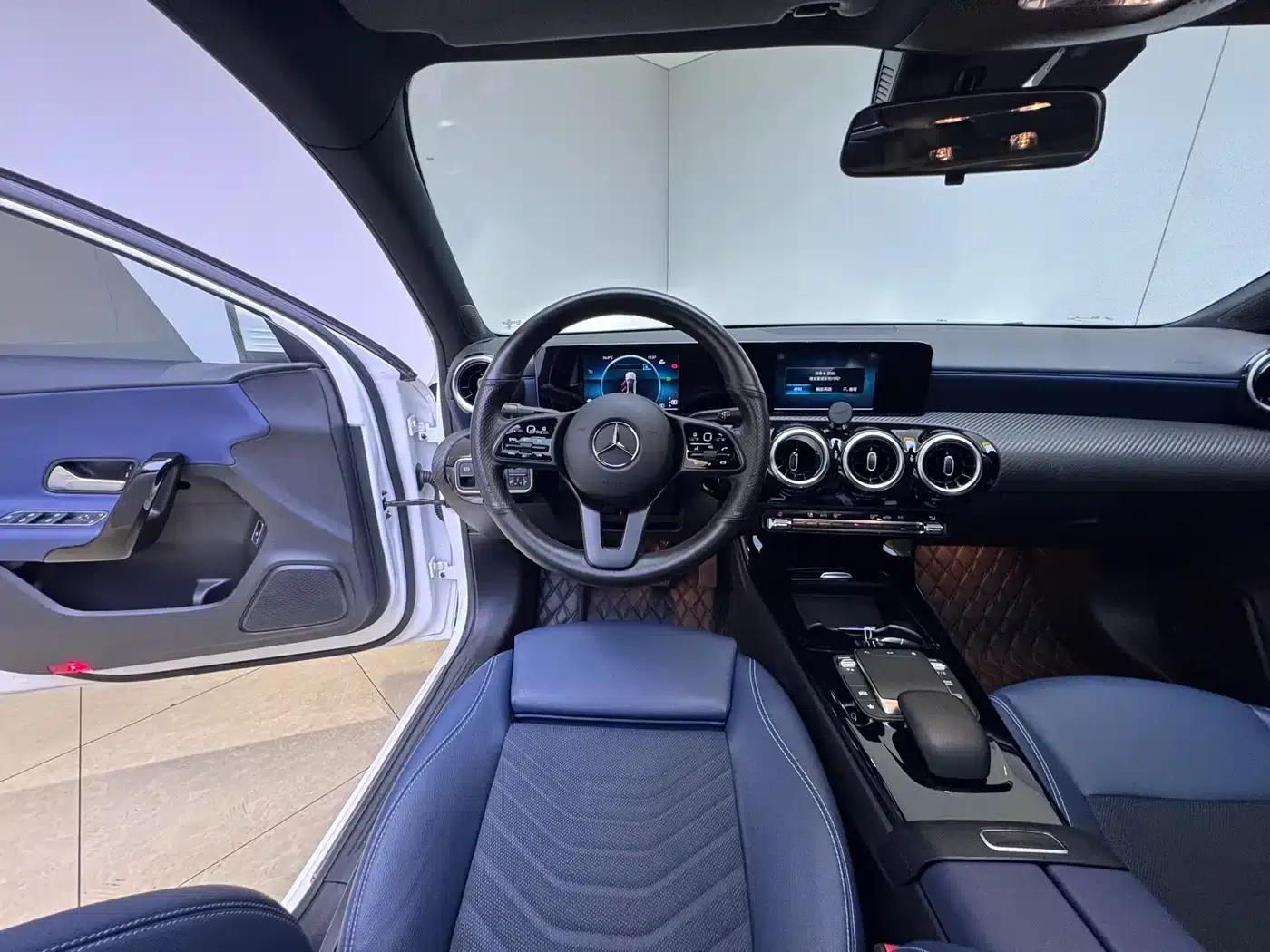 2022 Mercedes-Benz A-Class A 180 L Sport Sedan — миниатюра 13