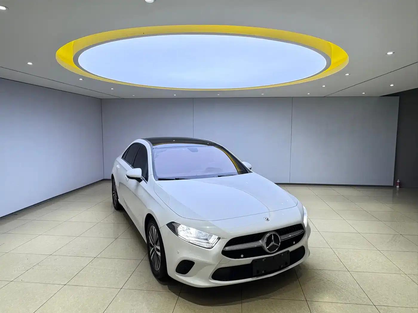2022 Mercedes-Benz A-Class A 180 L Sport Sedan — миниатюра 3