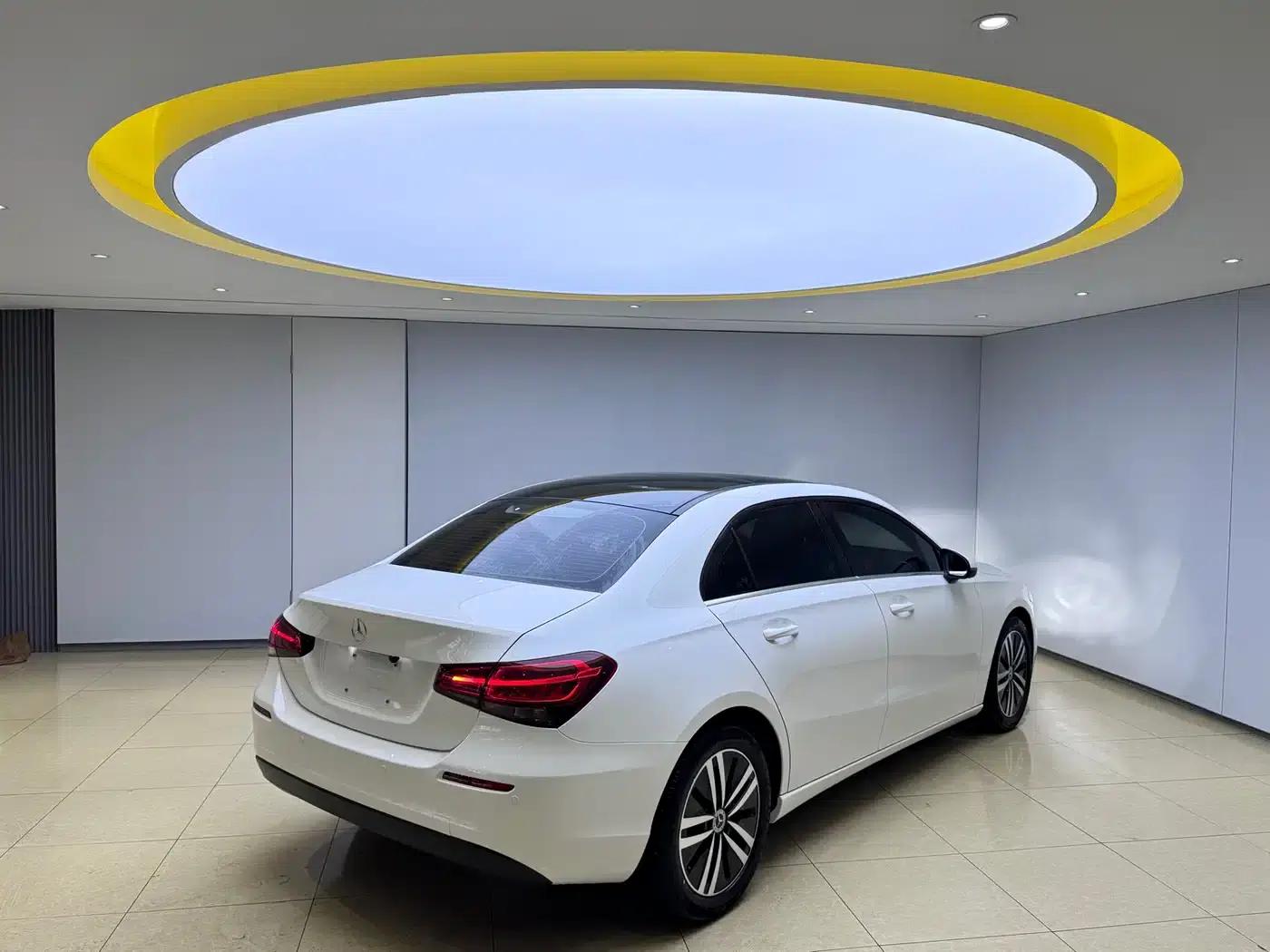 2022 Mercedes-Benz A-Class A 180 L Sport Sedan — миниатюра 6