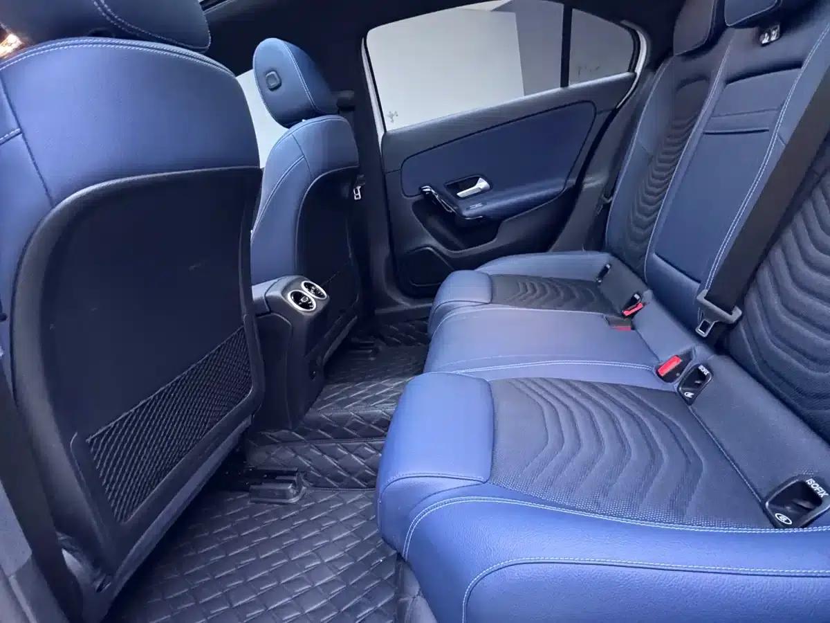2022 Mercedes-Benz A-Class A 180 L Sport Sedan — миниатюра 8