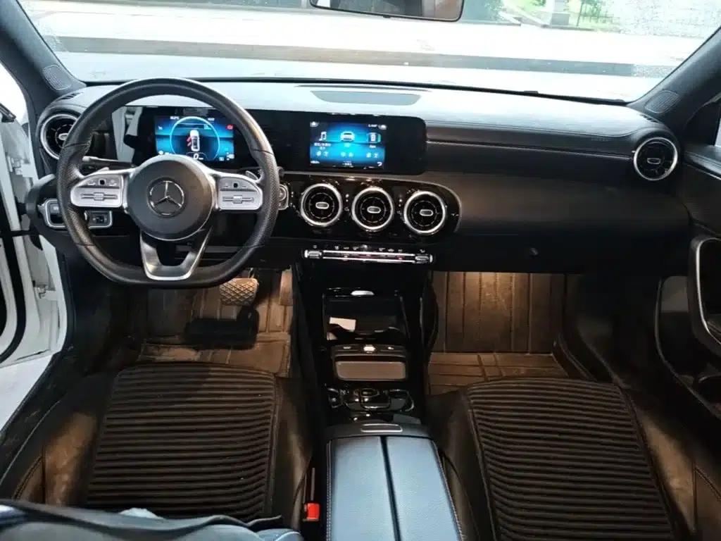 2020 Mercedes-Benz A-Class A 180 L Sport Sedan — миниатюра 10