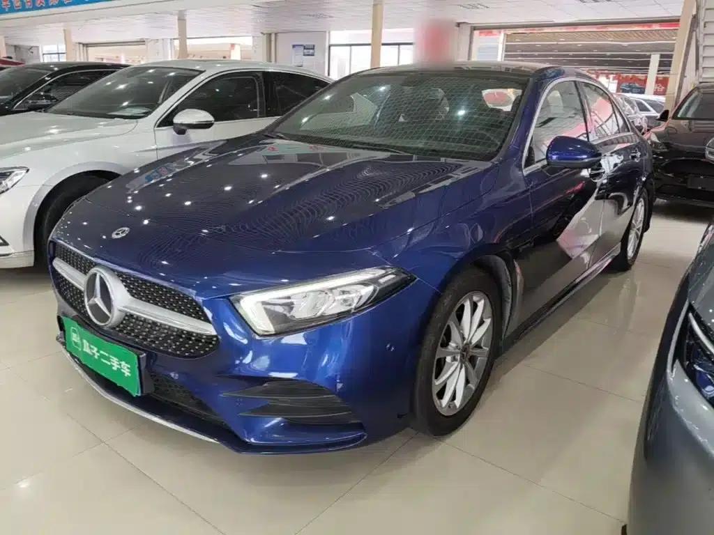 Mercedes-Benz A-Class 2020 Facelift A 200 L Sport Sedan Fashion Model — миниатюра 1