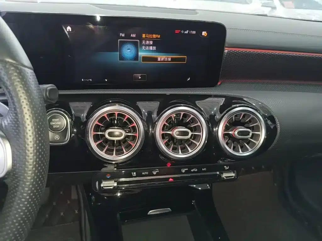 Mercedes-Benz A-Class 2020 Facelift A 200 L Sport Sedan Fashion Model — миниатюра 13