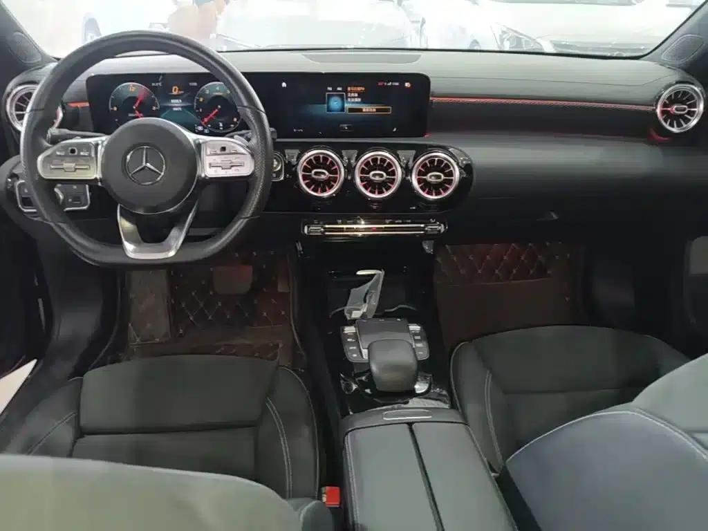 Mercedes-Benz A-Class 2020 Facelift A 200 L Sport Sedan Fashion Model — миниатюра 10